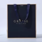 sac en papier personnalisé de luxe pour parfums et cosmétiques avec marquage doré 3