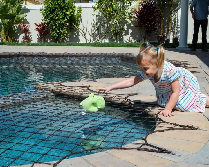 Accessorio protettivo per bambini a forma di rete di sicurezza pieghevole in PVC su misura per la piscina