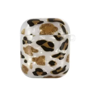 Custodia per airpods leopardata su sfondo bianco